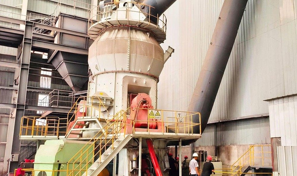 Molino vertical de rodillos LM34-3K para molienda de caolín en la industria de materiales de construcción