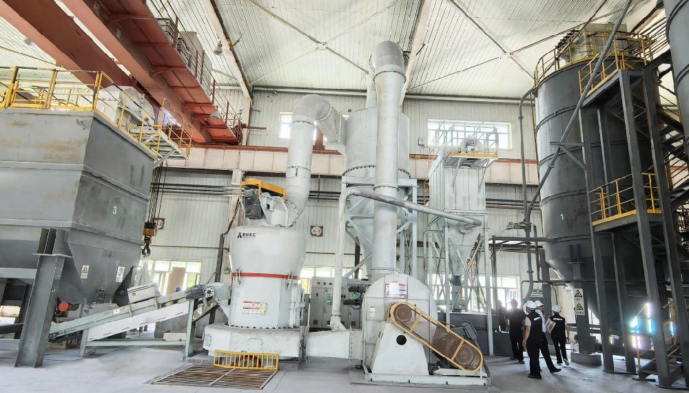 Molino europeo MTW145G para procesamiento de electrolitos en producción de criolita reciclada